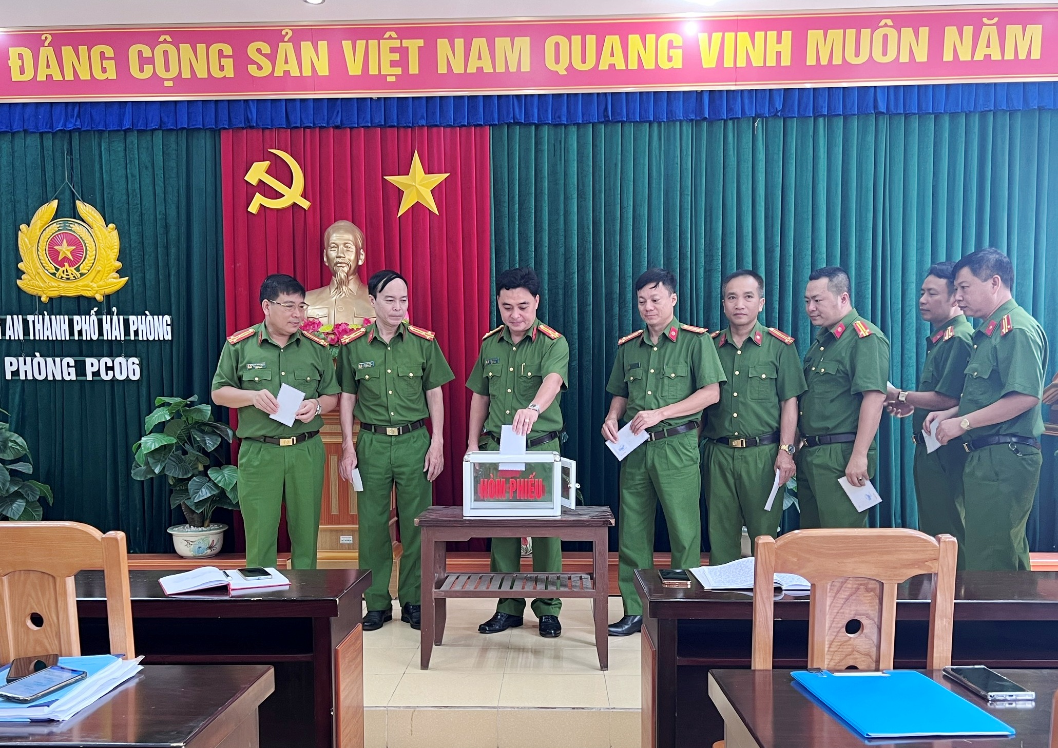 Phòng Cảnh sát QLHC về TTXH – CATP: Phát động phong trào đoàn kết, giúp đỡ CBCS có hoàn cảnh đặc biệt khó khăn